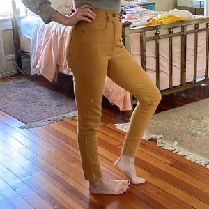 Vintage Gazoz brand mustard, (very) high-waist, stretch skinny jeans.